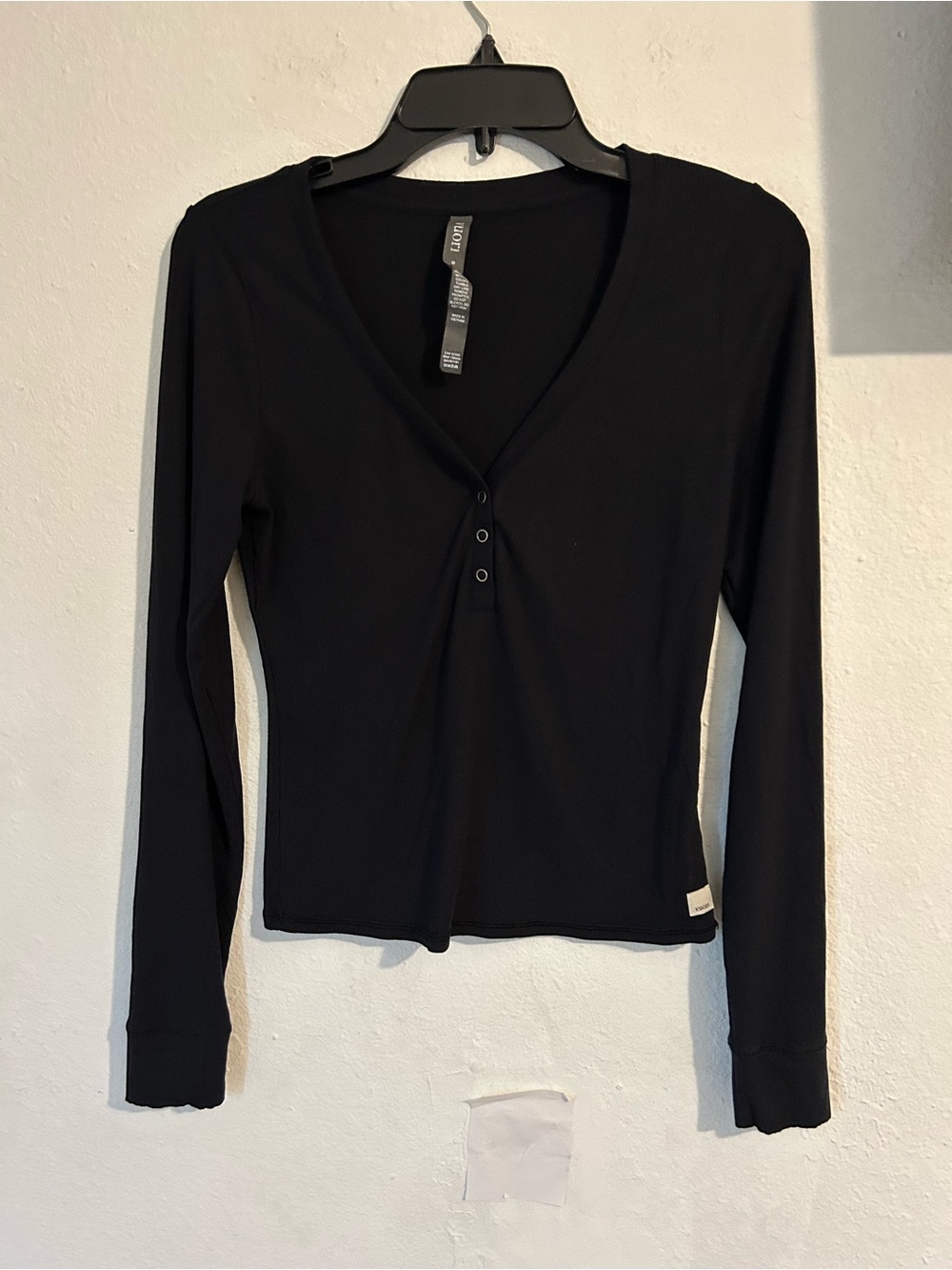 Vuori Black Long-Sleeve V-Neck Henley